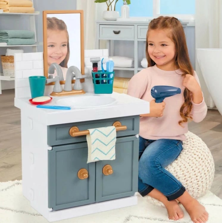 Lavaman lodër Little Tikes First Bathroom Sink me aksesorë, shumëngjyrësh