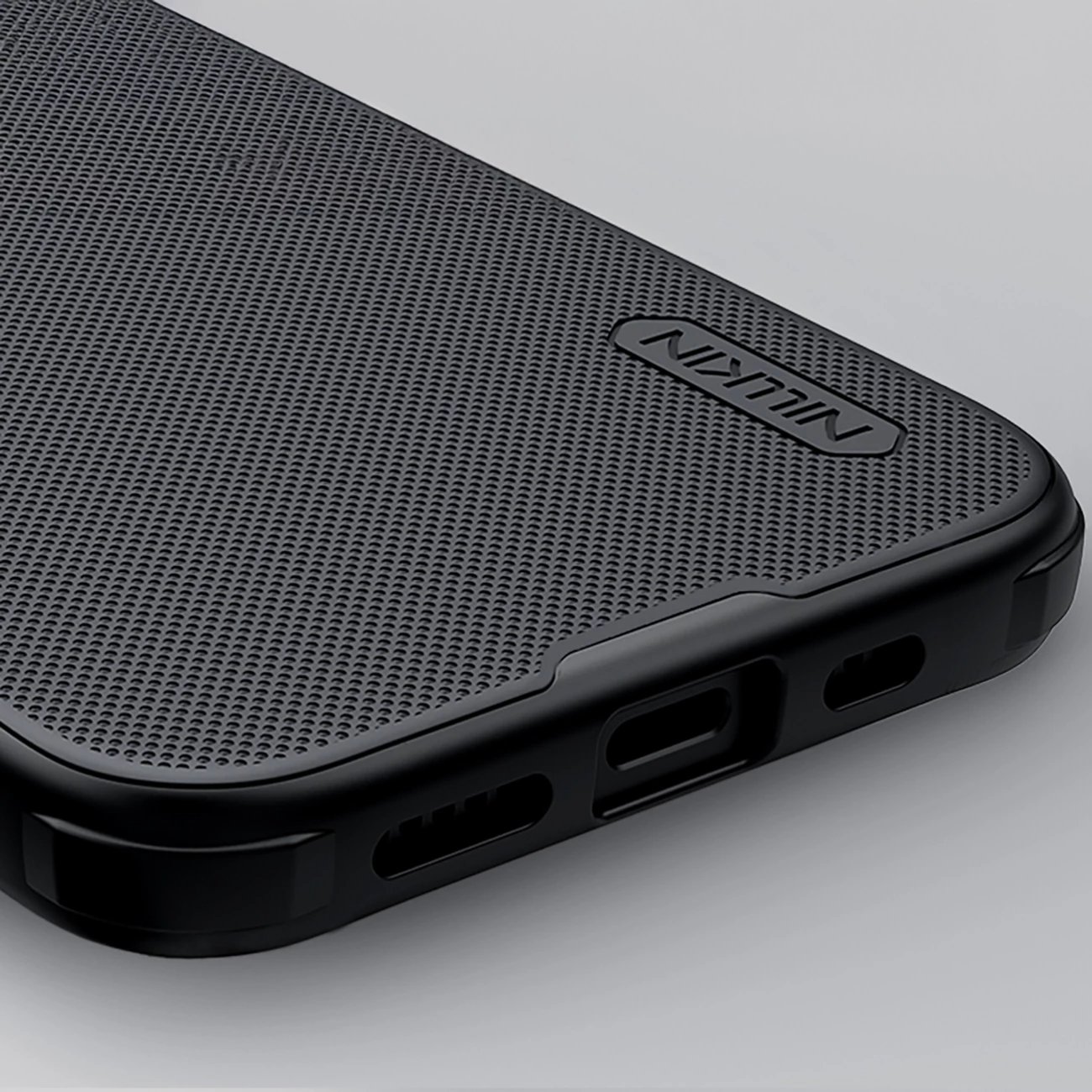 Mbështjellës Nillkin Super Frosted Shield Pro Magnetic për iPhone 16e, i zi