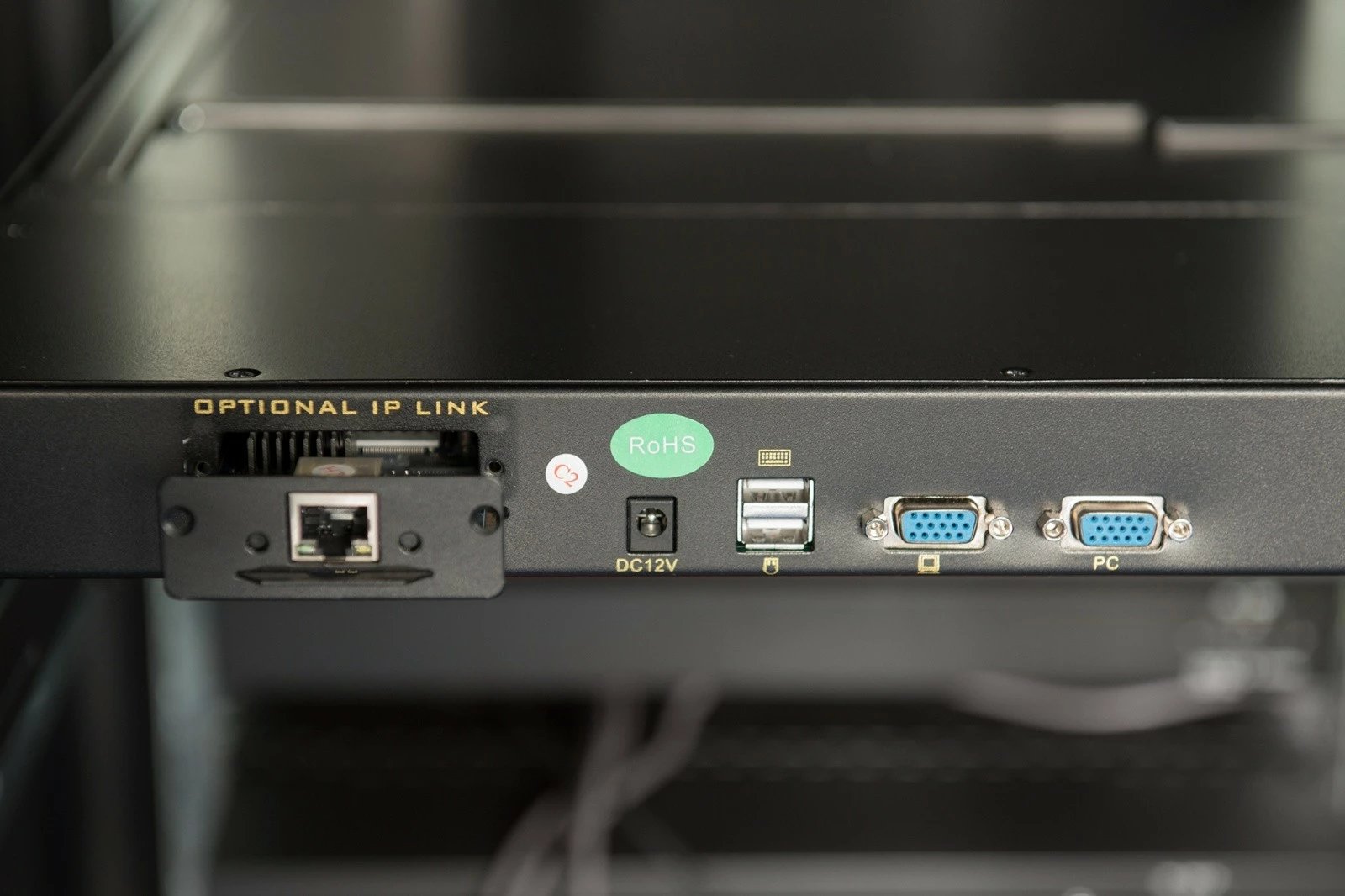 Konsolë rack Digitus DS-72211-2US me ekran 19", KVM 8 porta, tastierë US, touchpad, e zezë, set komplet me kabllo