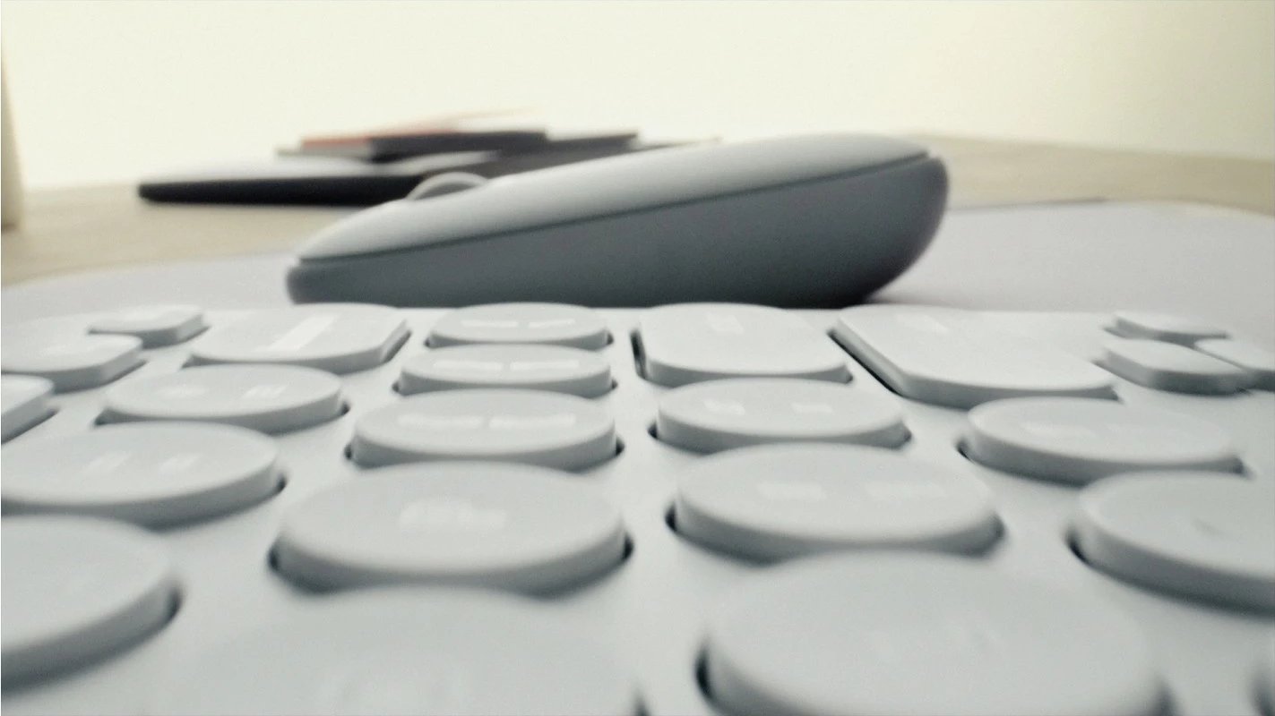 Set maus dhe tastierë Logitech Pebble 2 Combo, Tonal White