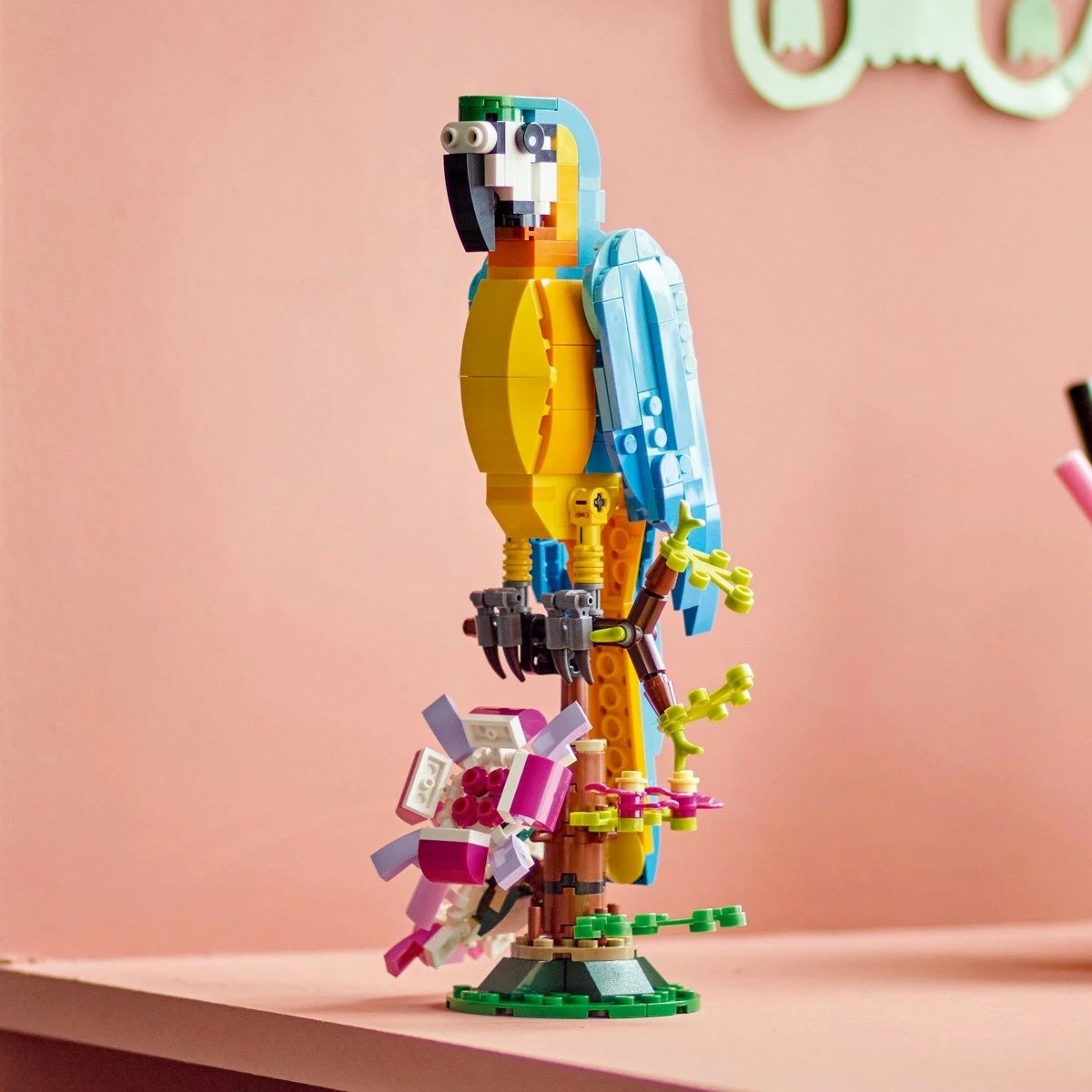 Set LEGO Creator 3-in-1, 31136 Exotic Parrot, 253 pjesë, shumëngjyrësh