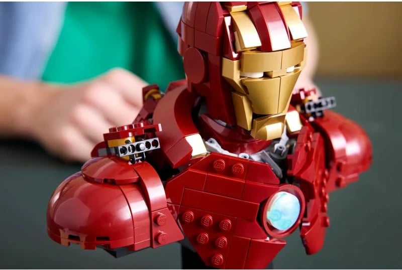 Set LEGO Marvel bust Iron Man