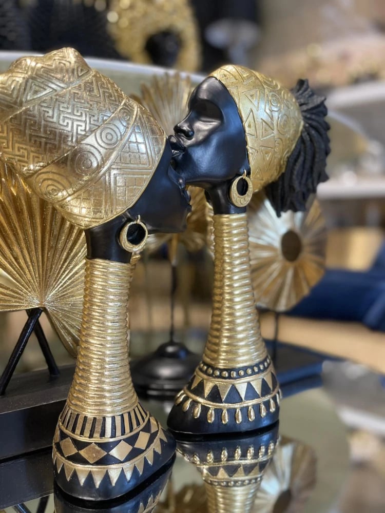 Figurë dekorative ABENI 2, polirezine, e zezë dhe ari, 19x7x33 cm Figurë dekorative ABENI 2, polirezine, e zezë dhe ari, 19x7x33 cm