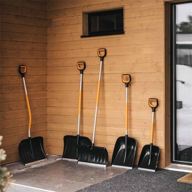 Lopatë bore Fiskars X-Series, metal, dorezë ergonomike, e zezë/portokalli