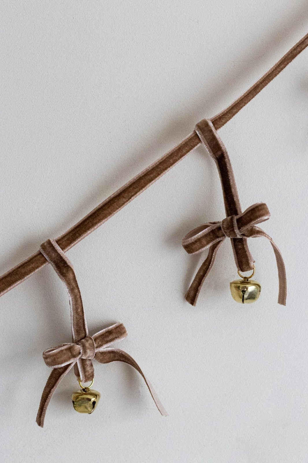 Dekor për pemë të Vitit të Ri, kadife kafe, Evila Originals, BSY141, 12x140cm