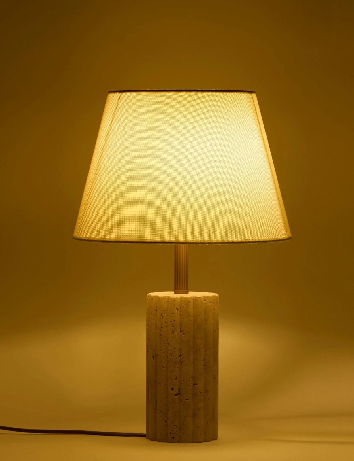 Llambë tavoline Opviq, Astra, ngjyrë krem