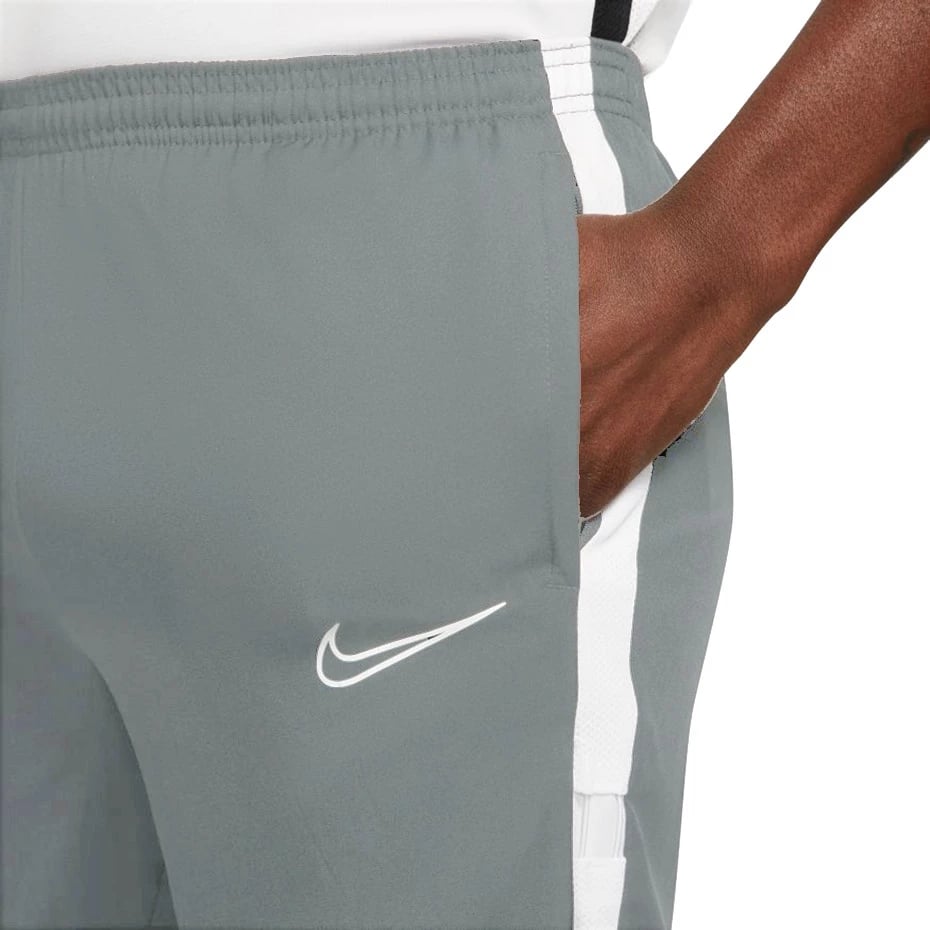 Pantallona sportive Nike për meshkuj, gri