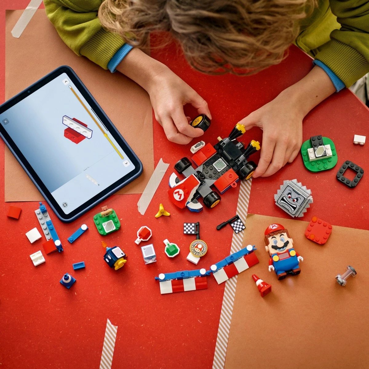 Set LEGO Super Mario Mario Kart 72043 me figurë interaktive Mario dhe kart standard, 278 pjesë
