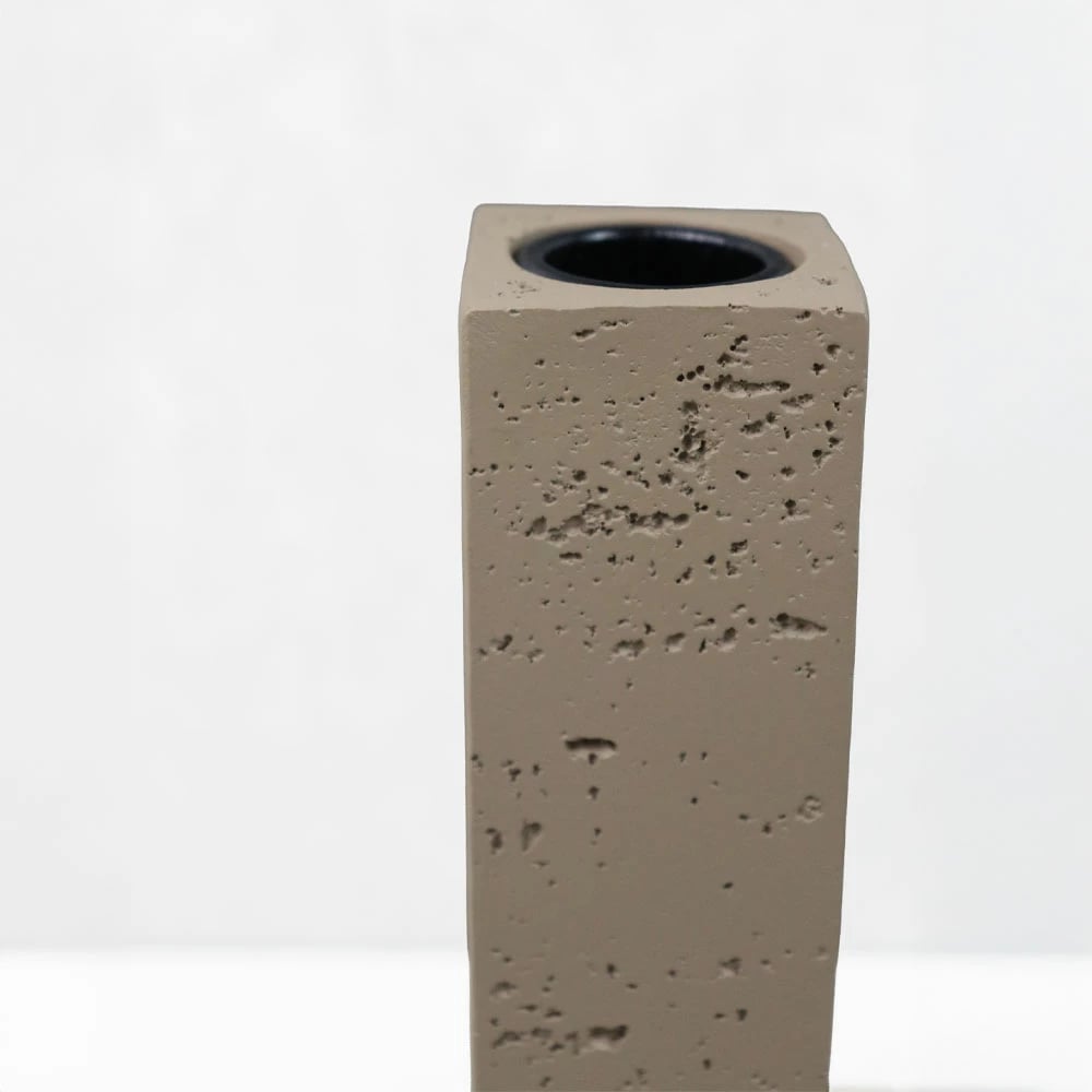 Mbajtës qirinjsh FLUX I, rrëshirë, ngjyrë kafe, 12x4x16cm