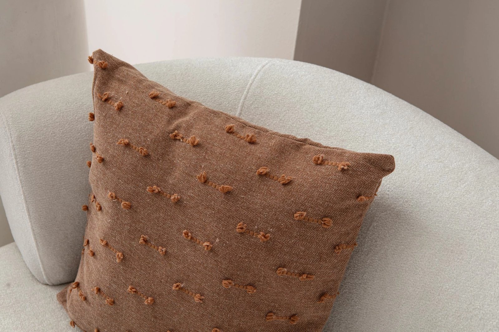 Jastëk mbulesë, ngjyrë kafe, Tuffet, 43x43cm, Evila Originals