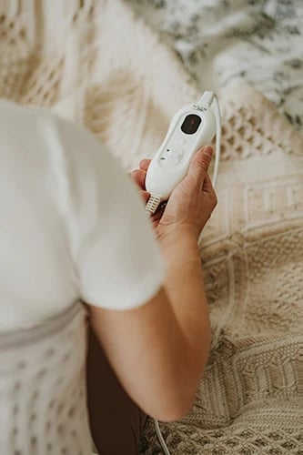 Rrip ngrohës për mesit, Adler AD 7437, 100W, 4 nivele temperature, fikje automatike 90 min, 32x72cm, Plug C, gri e çelët