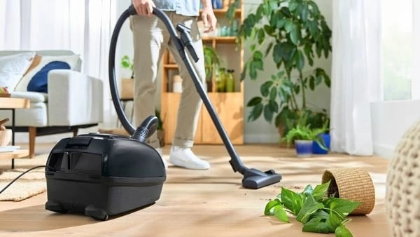 Fshesë elektrike cilindrike Bosch Serie 4 BGB38BA1, 4L, 600W, e zezë