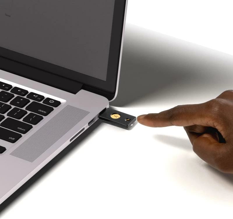 Çelës sigurie USB-A me NFC, Yubico YubiKey 5 FIPS, i zi