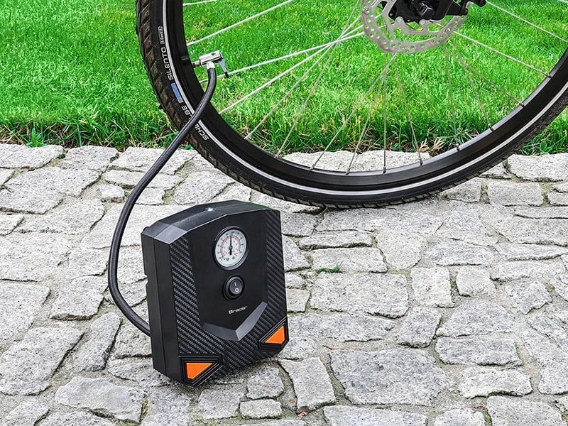 Kompresor ajri auto Tracer RES-03 ML 120W 12V 8 bar 15 L/min, i zi, set me 3 gryka