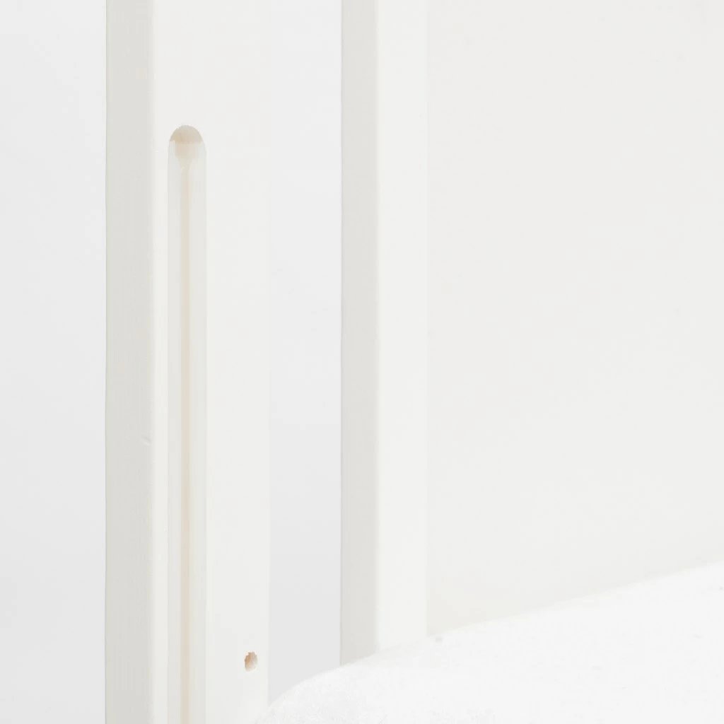 Krevat bebe New Baby BEA Zebra 120x60 cm me anësore të ulshme me një dorë, 3 nivele baze, dru pishe, e bardhë