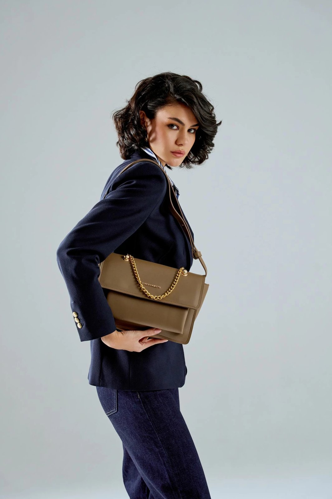 Çantë krahu Vince Camuto, Sorrento, ngjyrë mink e errët