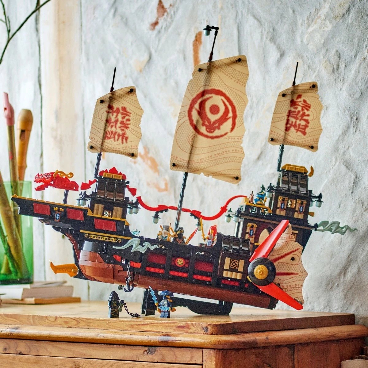 Set ndërtimi LEGO Ninjago Pearl of the Temple 71848, 2387 pjesë, për fëmijë 14+