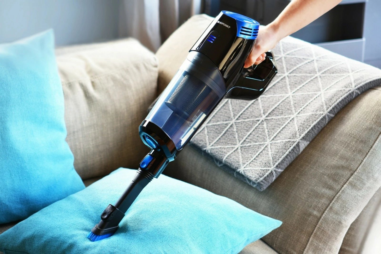 Fshesë me korrent vertikale Blaupunkt VCH602BL, pa kabllo, 0.7L, HEPA, Zi/Kaltër