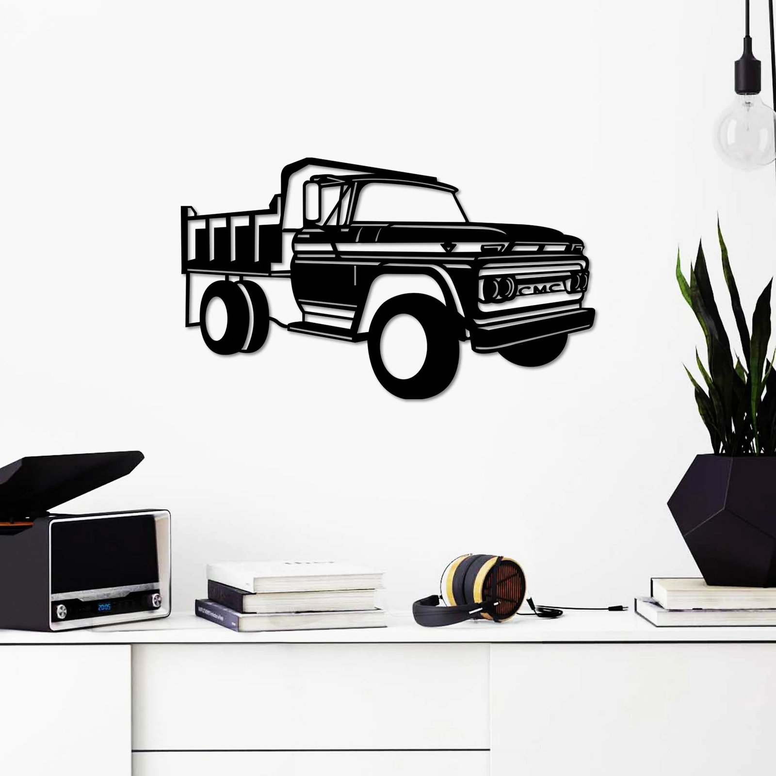 Aksesor dekorativ muri prej metali, kamion GMC 1962, ngjyrë e zezë, 60x35cm