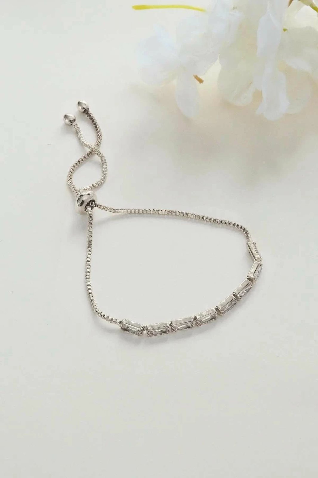 Byzylyk Jumeon, trup prej bronzi, gur zirkon, ngjyrë argjendi, Gms-Bgtblk, 23cm