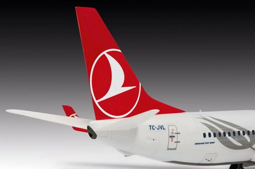 Komplet model plastik Revell Boeing 737-800 Turkish Airlines, 1:144, 63 pjesë, Bardhë/Kuqe