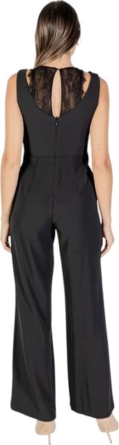 Kominoshe femra Rinascimento, e zezë Kominoshe femra Rinascimento, e zezë