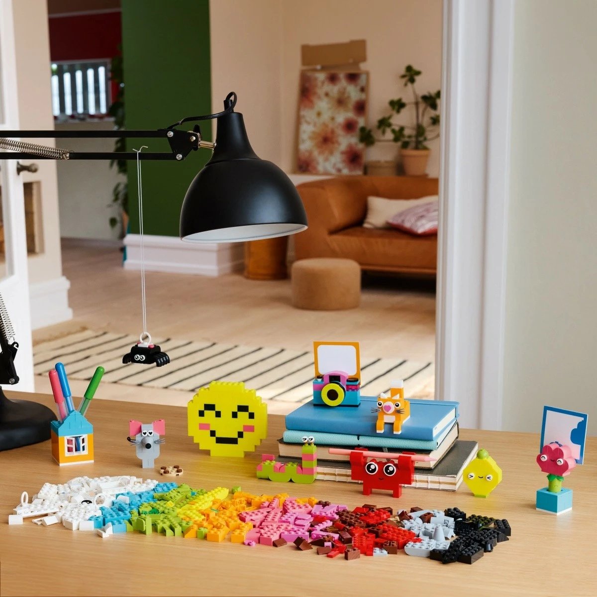 Set ndërtimi LEGO Classic 11042 Creative Happiness Box, 680 copa, shumëngjyrëshe