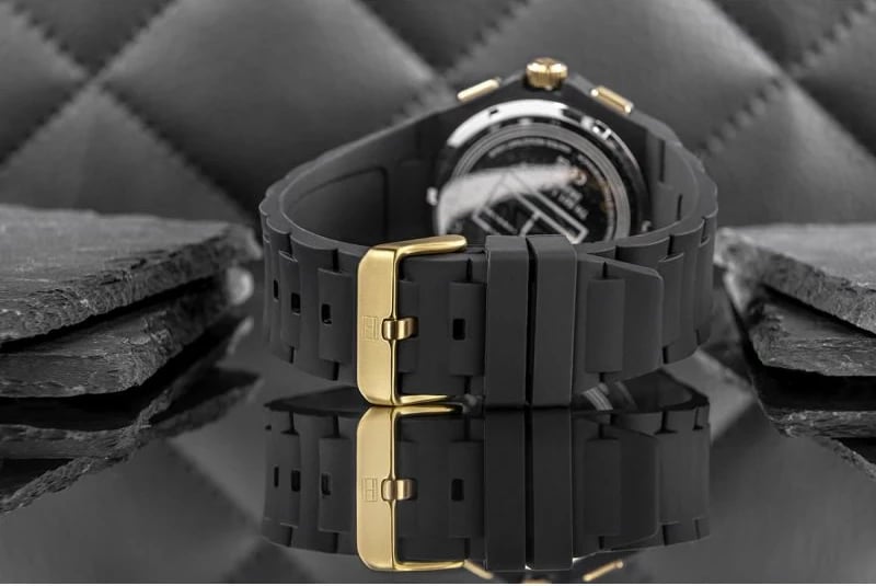 Orë dore për meshkuj Tommy Hilfiger, e zezë