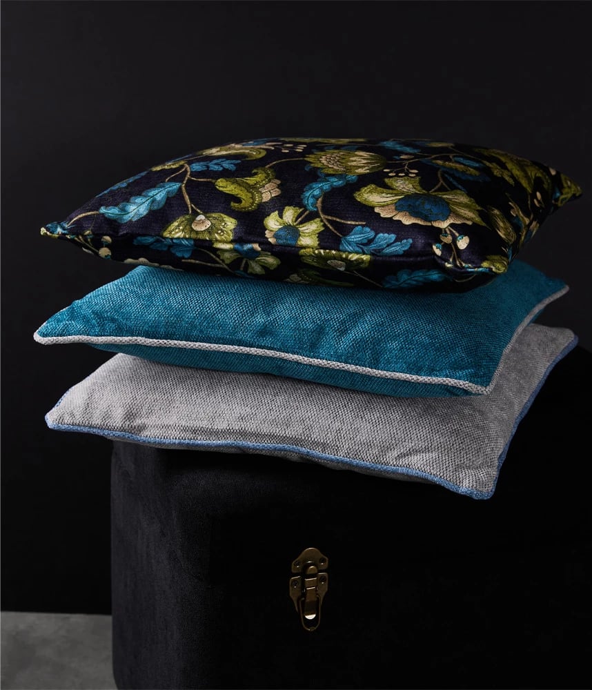 Jastëk dekorativ Gris, kadife, ngjyrë elefant, 45x45cm