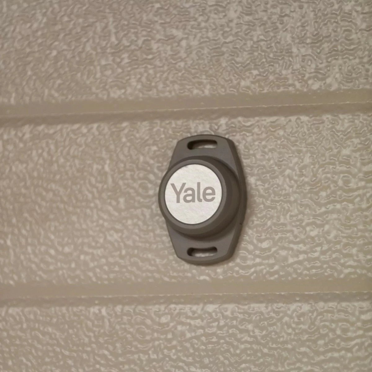 Sensor pozicioni për derë garazhi Yale Home 05/102320/BW, Bluetooth, Gri Sensor pozicioni për derë garazhi Yale Home 05/102320/BW, Bluetooth, Gri