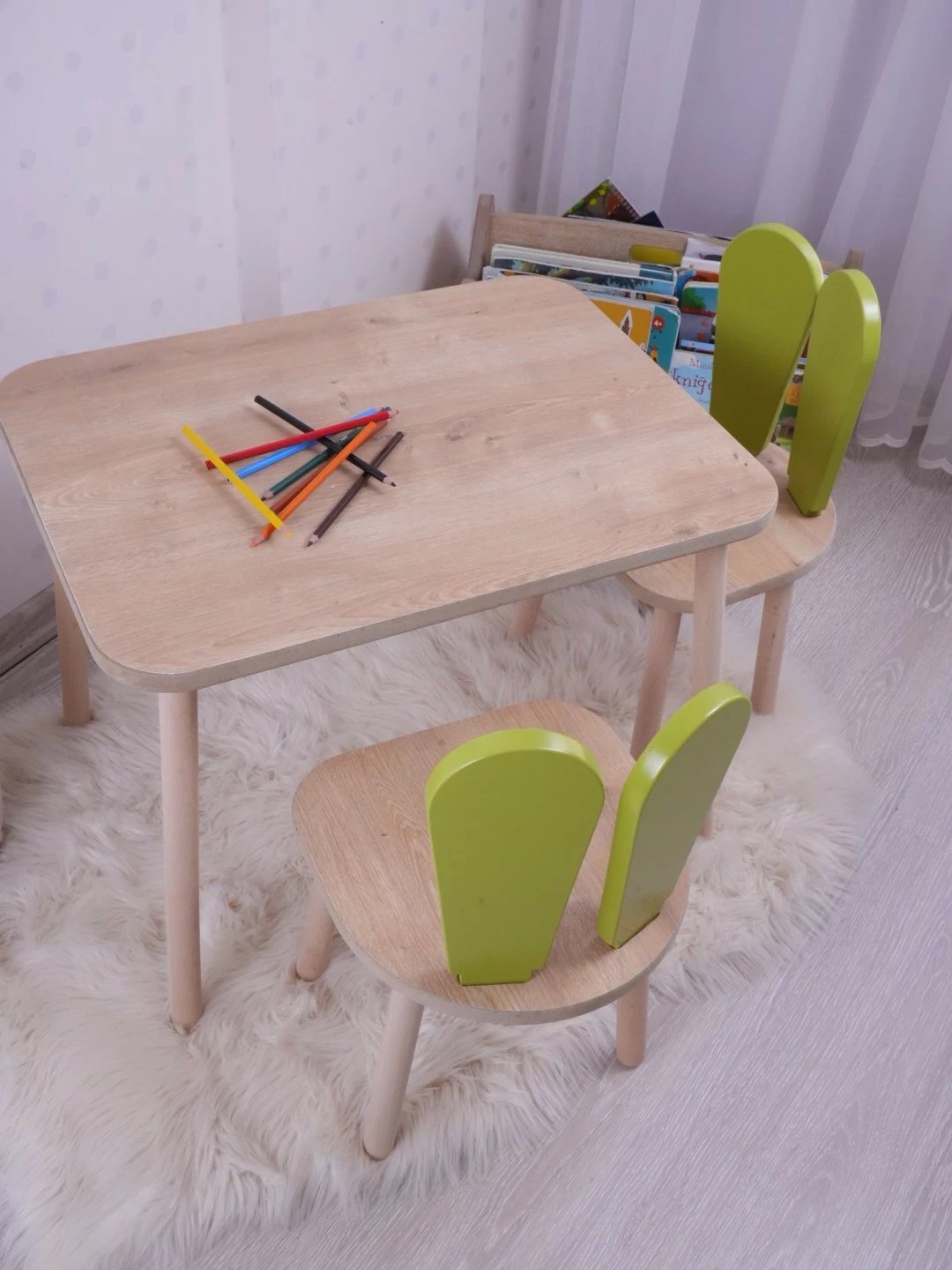 Set tavoline për fëmijë Hanah Home, me dy karrige lepurusha, ngjyrë jeshile fëstëku dhe kafe