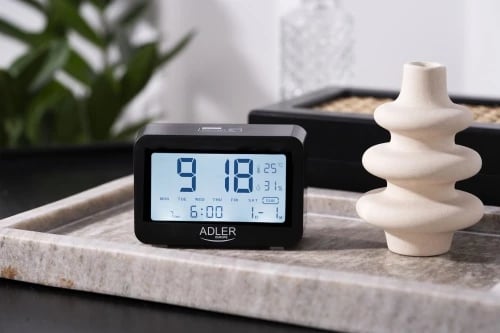 Orë alarmi, Adler AD 1196, 3 alarme, ekran me ndriçim, ora/data/temperatura/lagështia, me bateri 2xAAA, e zezë