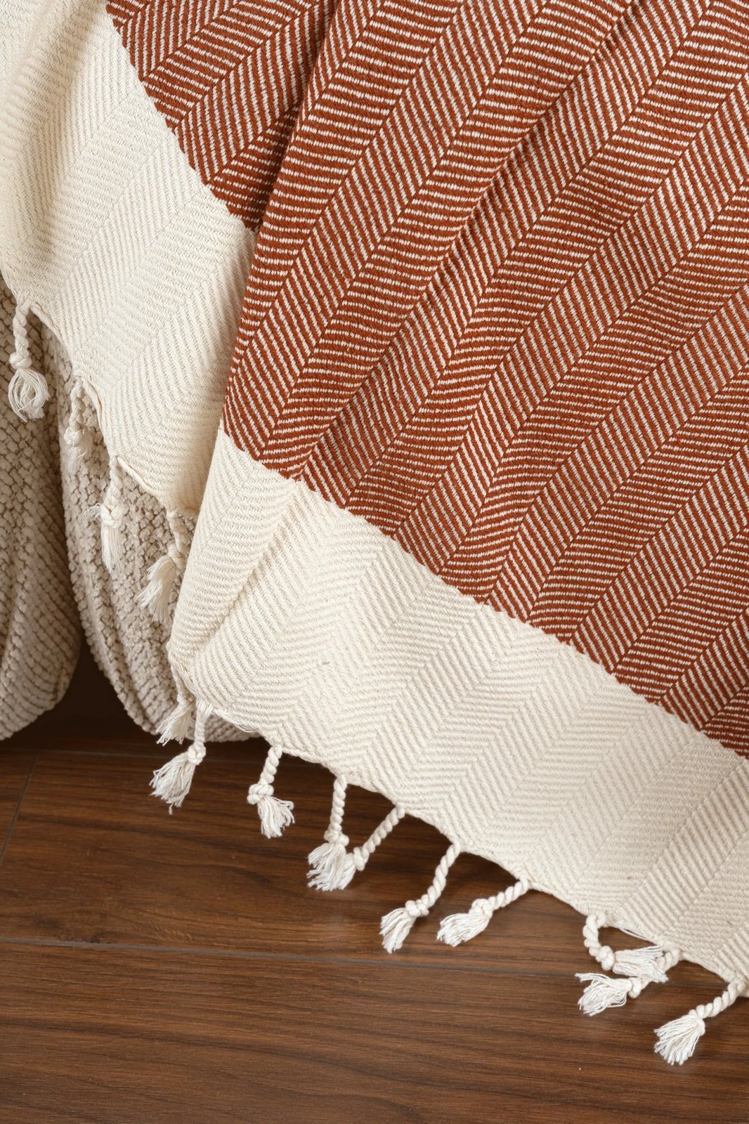 Mbulesë divani L'essentiel, ngjyrë e kuqe kafe balte, Baliksirti