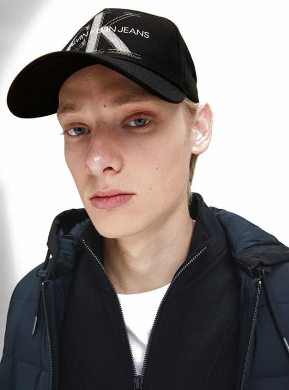 Kapelë për meshkuj Calvin Klein, e zezë