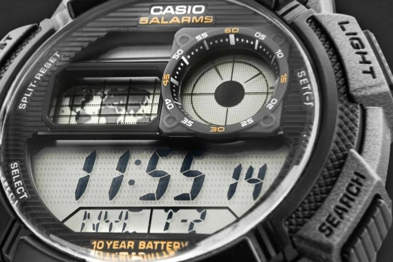 Orë dore për meshkuj Casio, e zezë