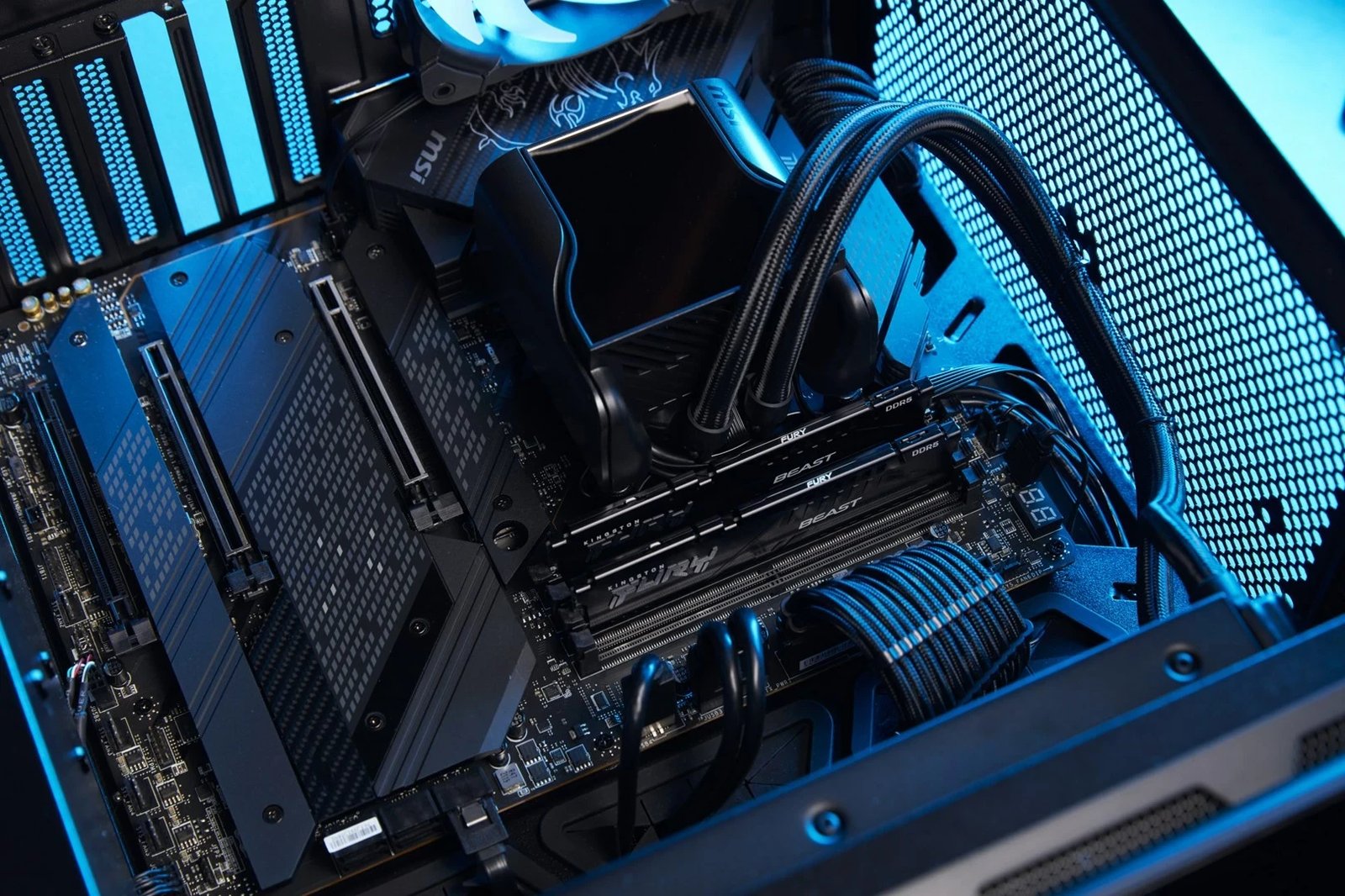 RAM Memorje Kingston FURY Beast, 128GB (2x64GB), DDR5, 5600MT/s, CL36, me heatsink, E zezë