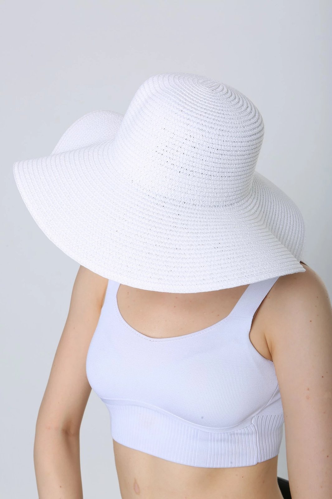 Kapelë e bardhë për gra, Jumeon, Hsr2005