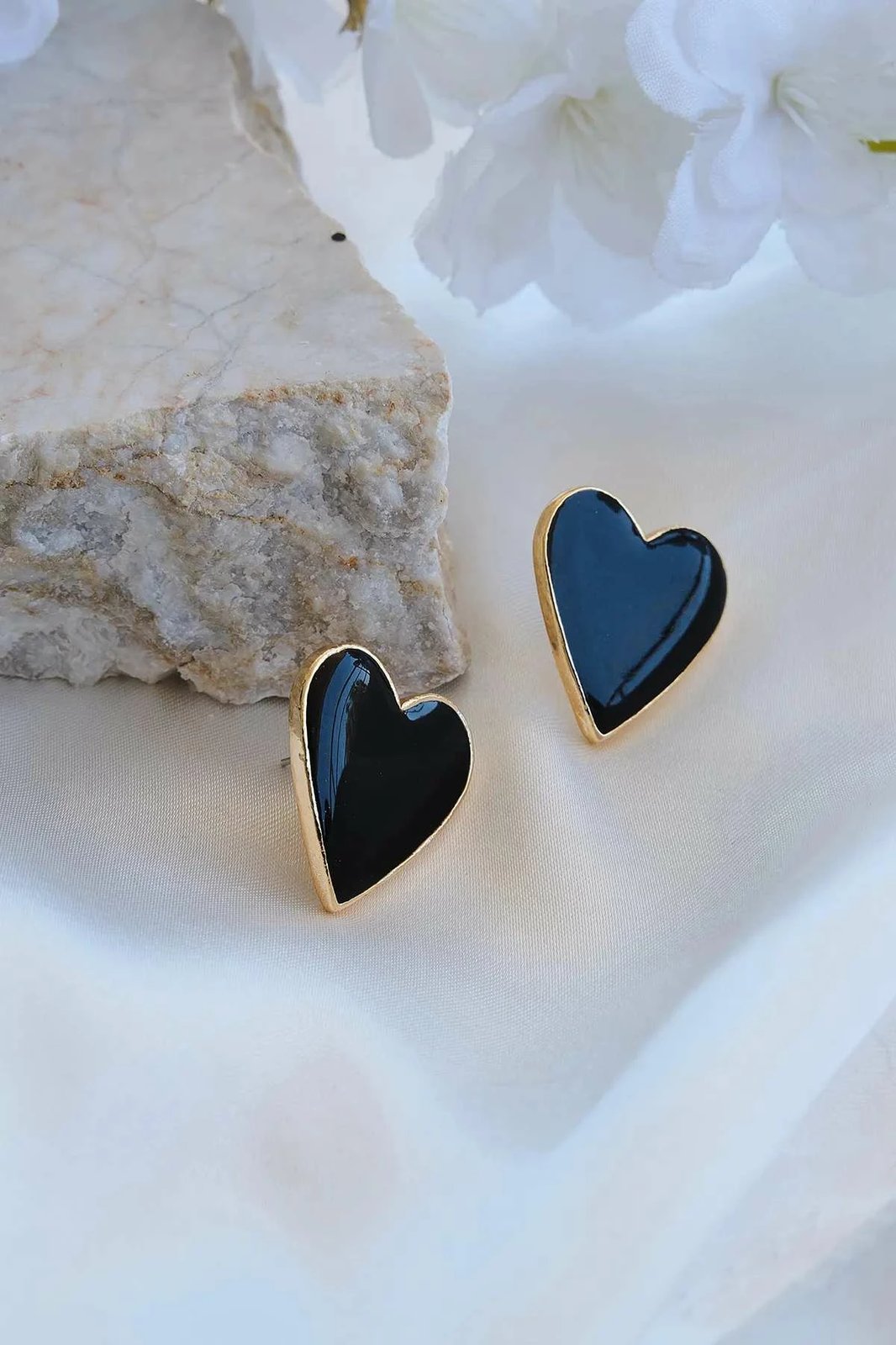 Vathë Jumeon, formë zemre, ngjyrë ari e zezë