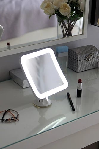 pasqyrë banjo me LED, Adler, CR 2169, 5x zmadhim, 25 LED, rrotullim 360°, montim me kupë thithëse, 16.3x16.3cm pasqyrë banjo me LED, Adler, CR 2169, 5x zmadhim, 25 LED, rrotullim 360°, montim me kupë thithëse, 16.3x16.3cm