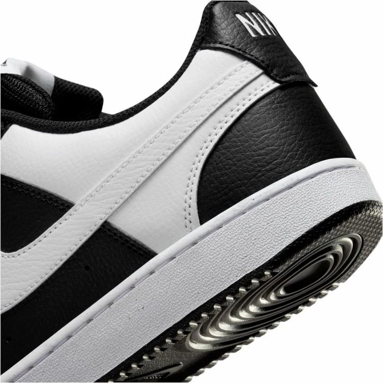 Atlete për meshkuj Nike, të bardha dhe të zeza