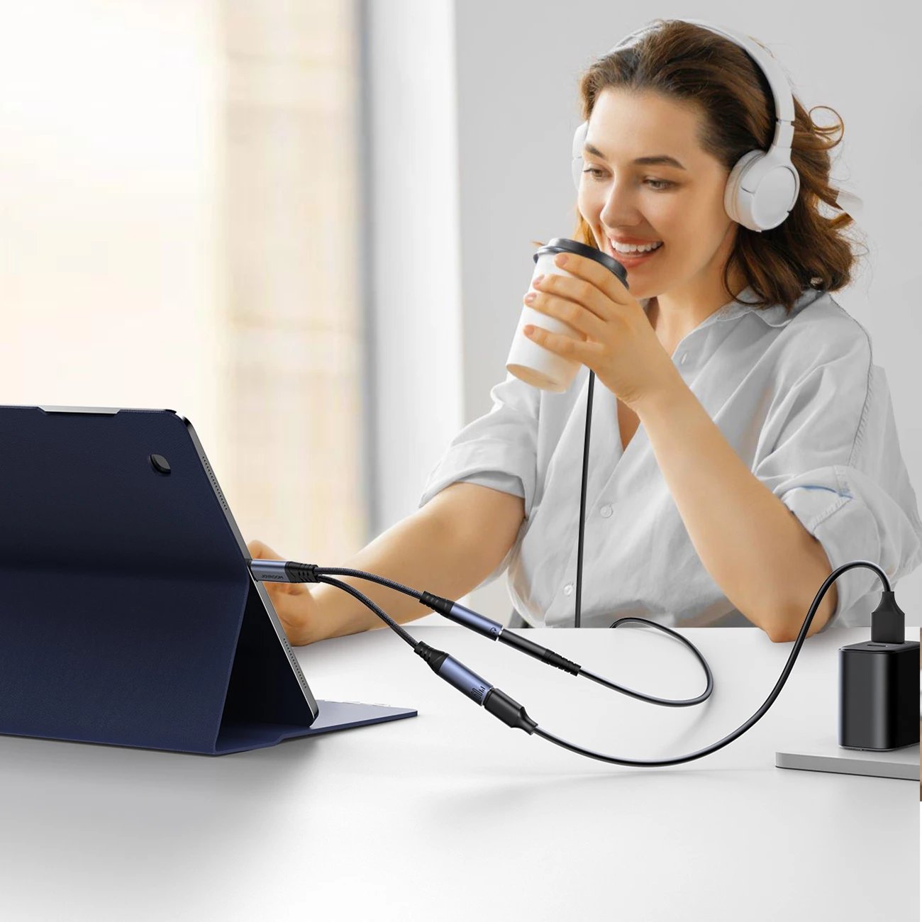Adapter 2-në-1 Joyroom SY-C02, USB-C në USB-C/3.5mm mini jack, i zi
