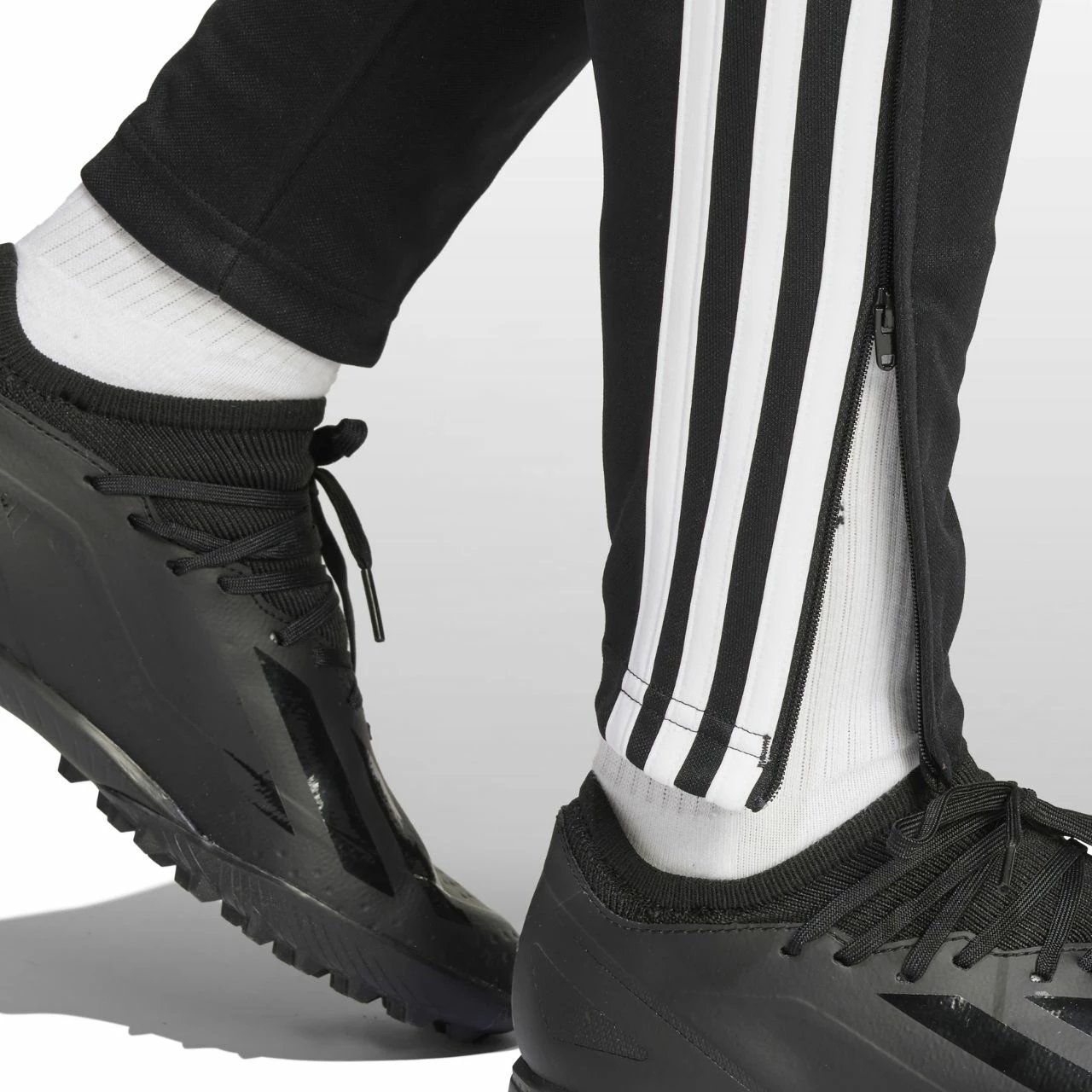 Pantallona sportive për femra adidas, të zeza