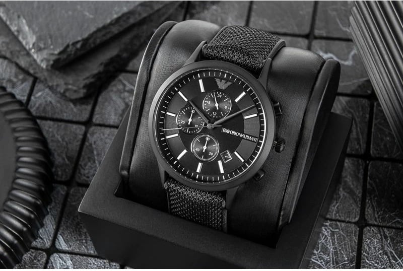 Orë dore për meshkuj Emporio Armani, e zezë