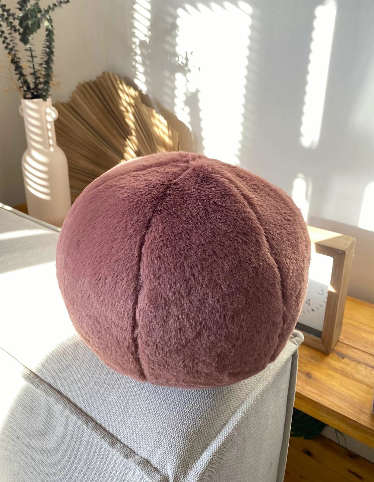 Jastëk dekorativ sferik, ngjyrë Redbud, Evila Originals