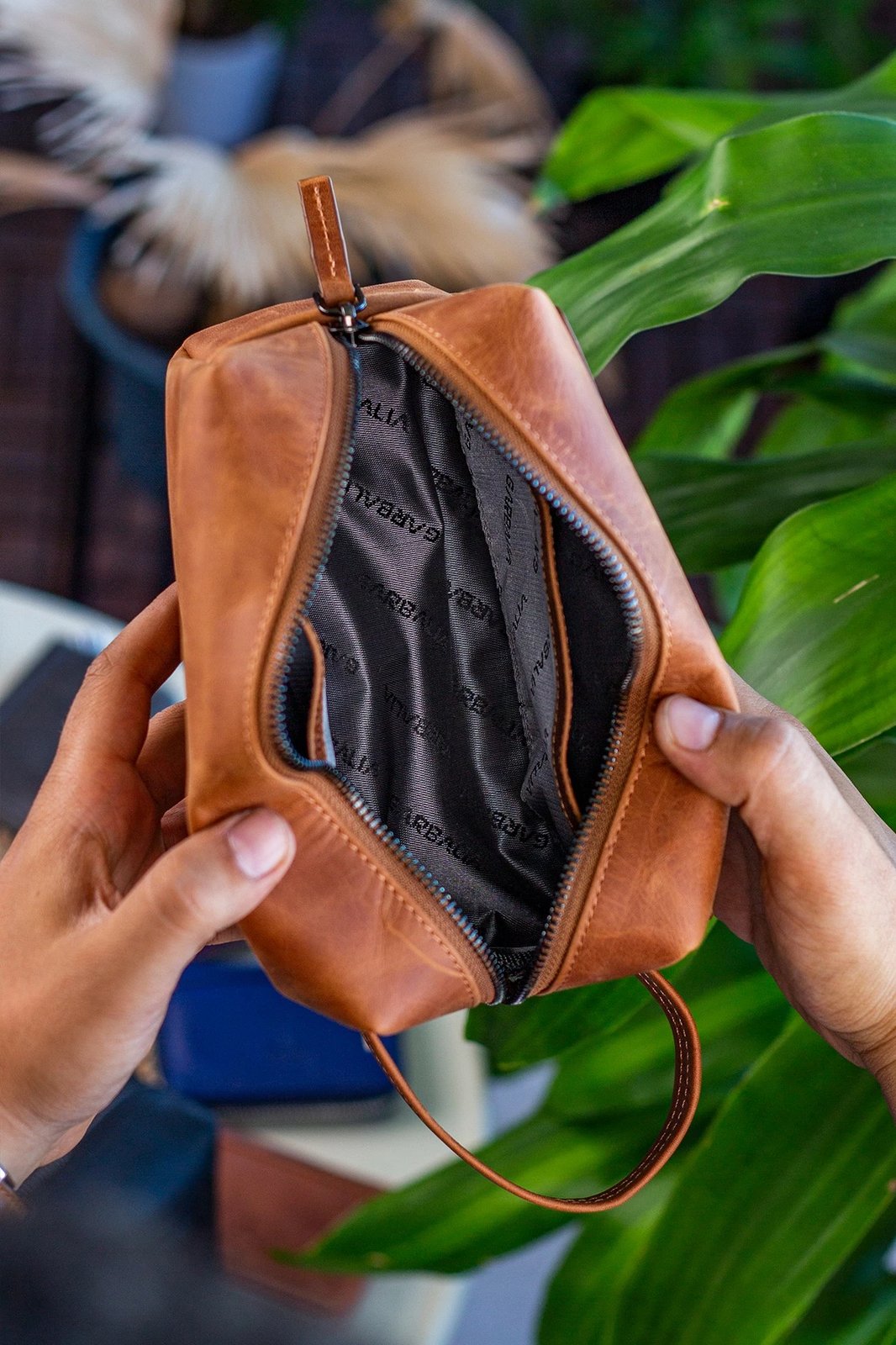 Çantë dore Zoozie Bags, Boston Crazy, ngjyrë tan