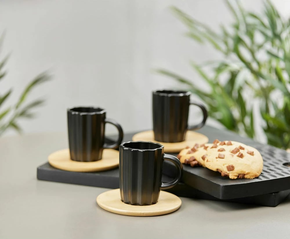 Set filxhanësh espresso Cactus, 6 copë, porcelan i zi, bambu natyral, 27x22x6cm Set filxhanësh espresso Cactus, 6 copë, porcelan i zi, bambu natyral, 27x22x6cm