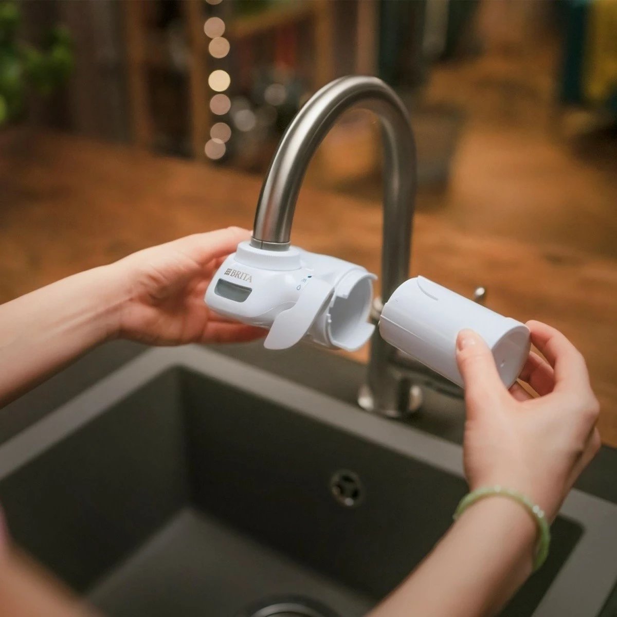 Fishek zëvendësues Brita ON TAP V për filtrin e ujit, i bardhë