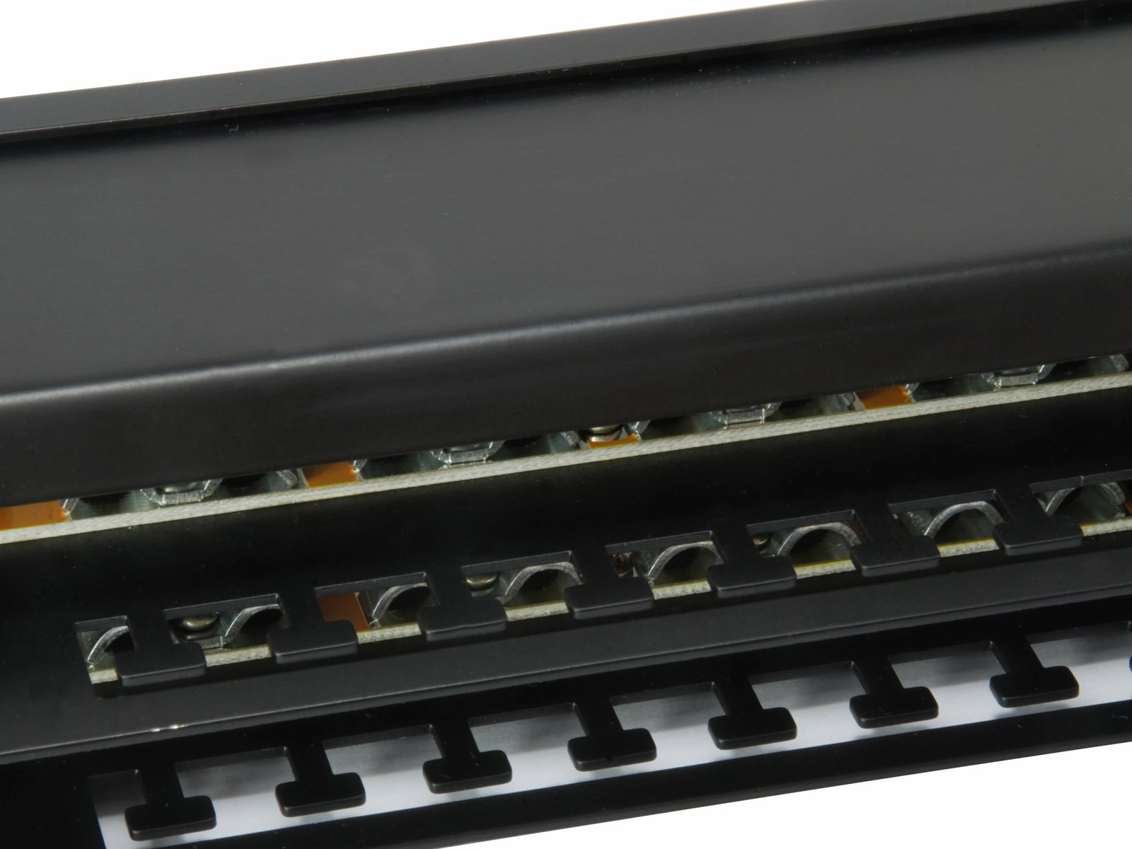 Patch panel Equip 48-portë, Cat6, 1U, i zi, rack mounting