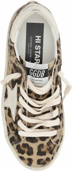 Atlete Golden Goose femra, kafe
