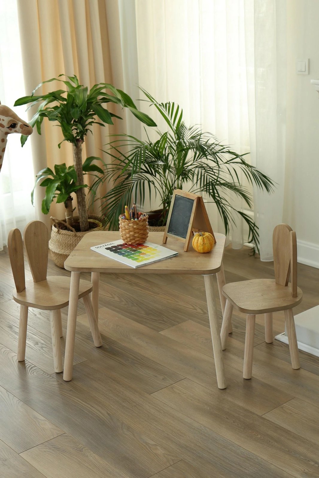 Set tavoline për fëmijë Hanah Home, Bunny, një karrige, ngjyrë kafe